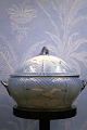 K&Co. presents: 
Bing & 
Grondahl lidded 
tureen with 
handle in 
seagull dinner 
set 
with gold rim. 

B&G#512...