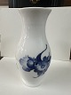 Stentoft Antik 
presents: 
Royal 
Copenhagen blue 
flower braided 
vase no 10-8263 
1 assortment