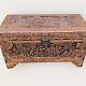 Moster Olga - 
Antik og Design 
presents: 
Oriental 
chest
with carvings
975 DKK