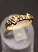 Middelfart 
Antik presents: 
18 carat 
gold ring with 
sapphires