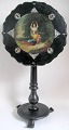 Pegasus – Kunst 
- Antik - 
Design 
presents: 
English 
tilting table, 
approx. 1850th