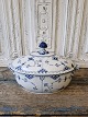 Karstens Antik 
presents: 
Royal 
Copenhagen Blue 
Fluted full 
lace tureen no. 
1109