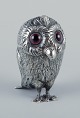 L'Art presents: 
Edward 
Charles Brown
Rare mustard 
jar in the 
shape of an owl 
with red glass 
eyes inserted.