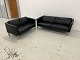 MR Retro Design 
presents: 
Stouby 3 
2-person sofa 
group in black 
Elegance 
leather and 
with legs in 
square ...