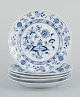 L'Art presents: 
Meissen, 
Germany. A set 
of five Blue 
Onion patterned 
porcelain 
dinner plates.