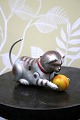 K&Co. presents: 
Old 
mechanical toy 
cat in metal 
from the 50s 
with winding 
key...