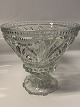 Antik Huset 
presents: 
Crystal 
centerpiece on 
foot.
Height 22.5 
cm.
Diameter 24 
cm.