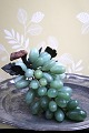 K&Co. presents: 
Decorative, 
large old bunch 
of grapes in 
colored jade. 
Length: 28cm.