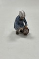 Danam Antik 
presents: 
Dahl 
Jensen Figurine 
Girl with Spade 
and bucket No. 
1151