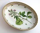 Lundin Antique 
presents: 
Royal 
Copenhagen. 
Flora Danica. 
Oval bowl. 
Model # 3506. 
Length 24 cm. 
(1 quality). 
...