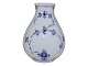 Antik K 
presents: 
Blue 
Fluted Plain
Rare vase in 
thick porcelain