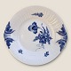 Moster Olga - 
Antik og Design 
presents: 
Royal 
Copenhagen
Curved blue 
flower
Round dish
#10/1864
*DKK 400