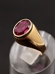 Middelfart 
Antik presents: 
18 carat 
gold ring with 
amethyst