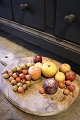 K&Co. presents: 
Decorative, 
old "fruits" 
made of wax, 
apples and 
plums. 
A total of 49 
pieces...