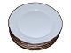 Antik K 
presents: 
White 
curved with 
gold edge
Salad plate 
20.2 cm.