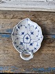 Karstens Antik 
presents: 
B&G Blue 
fluted small 
leaf-shaped 
dish no. 198