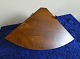 Antikkram 
presents: 
Corner 
shelf in dark 
wood for 
hanging. 
W 42 cm - H 
26cm