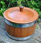 Pegasus – Kunst 
- Antik - 
Design 
presents: 
Wooden 
teak cheese 
container with 
lid, 20th 
century, 
Denmark.