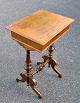 Pegasus – Kunst 
- Antik - 
Design 
presents: 
Danish 
sewing table in 
walnut and 
walnut root, 
19th century.