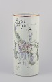 L'Art presents: 

Antique 
Chinese 
porcelain brush 
holder.