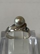 Antik Huset 
presents: 
White Gold 
Ring with Pearl 
& Diamonds, 14 
Karat
Size: 51