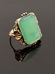 Middelfart 
Antik presents: 

14 carat 
gold ring with 
jade