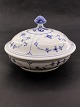 Middelfart 
Antik presents: 
Royal 
Copenhagen blue 
fluting round 
dish with lid 
1/397