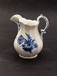 Middelfart 
Antik presents: 
Royal 
Copenhagen Blue 
Flower jug 
&#8203;&#8203;10/8520
