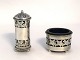 Lundin Antique 
presents: 
Silver 
salt & pepper 
set with blue 
glass.