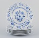 L'Art presents: 
Meissen, 
Germany.
A set of six 
large Blue 
Onion porcelain 
dinner 
plates/cover 
plates.