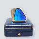 Antik 
Damgaard-
Lauritsen 
presents: 

Ring of 
18k white gold 
set with an 
opal