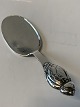 Antik Huset 
presents: 
Evald 
Nielsen No. 6 
Silver Serving 
spatula
Danish Silver 
cutlery
Length 16.7 cm