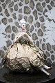 K&Co. presents: 
Decorative, 
old half doll 
in porcelain 
from the 1930s 
with a fine 
fabric dress...