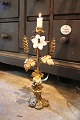 K&Co. presents: 
Decorative 
old French 
church 
candlestick in 
bronze with 
space for 1 
candle...