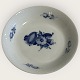 Moster Olga - 
Antik og Design 
presents: 
Royal 
Copenhagen
Braided Blue 
Flower
bowl
#8155
DKK 275