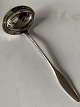 Antik Huset 
presents: 
Gravy 
spoon Kongelys 
Silver
Slagelse 
silver
Length 18.5 
cm.