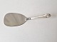 Karstens Antik 
presents: 
Diana cake 
spatula in 
silver and 
steel