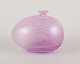 L'Art presents: 
Bertil 
Vallien for 
Kosta Boda (b. 
1938), Swedish 
glass artist.
‘Aphrodite’ 
vase of art 
glass.