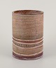 L'Art presents: 
Irma 
Yourstone, 
Swedish 
ceramicist. Own 
workshop.
Stoneware 
vase.