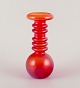 L'Art presents: 
Tamara 
Aladin for 
Riihimäen Lasi, 
Finnish glass 
artist.
‘Carmen’ vase 
in orange 
glass.