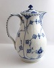Lundin Antique 
presents: 
Royal 
Copenhagen. 
Blue Fluted, 
Full lace. 
Chocolate jug. 
Model 1025. 
Height 19 cm. 
(2 ...