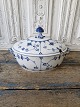 Karstens Antik 
presents: 
Royal 
Copenhagen Blue 
Fluted tureen 
no. 214