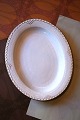 K&Co. presents: 

Rare oval 
Royal 
Copenhagen 
serving dish in 
Princess with 
gold 
decorations. 
37x30cm.
1850-70...