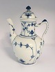 Lundin Antique 
presents: 
Royal 
Copenhagen. 
Blue fluted, 
plain. Small 
coffee pot. 
Model 46. 
Height 21 cm. 
(1 ...