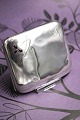 K&Co. presents: 
Old 
cigarette case 
in silver 
(stamped) with 
3 red stones 
and a fine 
monogram...