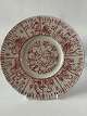 Antik Huset 
presents: 
Bjørn 
Wiinblad 
ceramics made 
at Nymølle.
Red Plate / 
round dish from 
LM Ericsson.