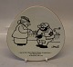 Klosterkælderen 
presents: 
Knabstrup 
triangular 
plate ca 16 cm 
Storm P: Here 
is a coin ....