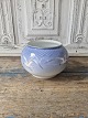 Karstens Antik 
presents: 
B&G 
Seagull set 
with gold rim 
vase no. 204