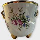 Moster Olga - 
Antik og Design 
presents: 
Flower pot 
with flowers
DKK 175