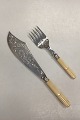 Danam Antik 
presents: 
English 
Silver Plated 
Fish Serving 
Set